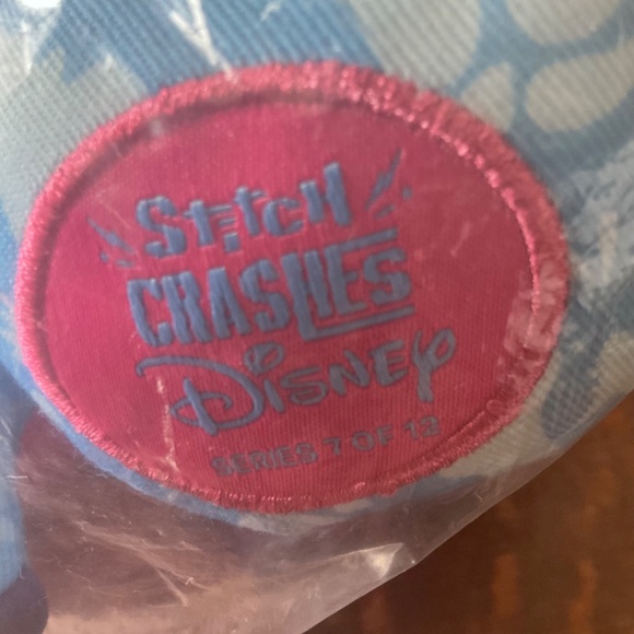 Disneys STITCH CRASHES SERIES ‘’SLEEPING BEAUTY ‘’ PLUSH - Picture 7 of 8